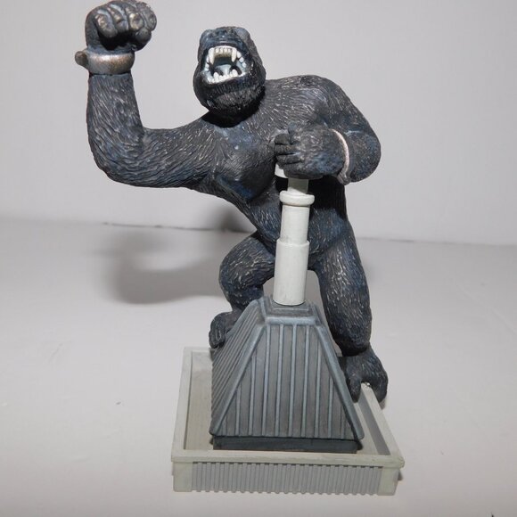 2010 Hallmark 4" King Kong on top of Building Figure ornament ** READ - Picture 2 of 9